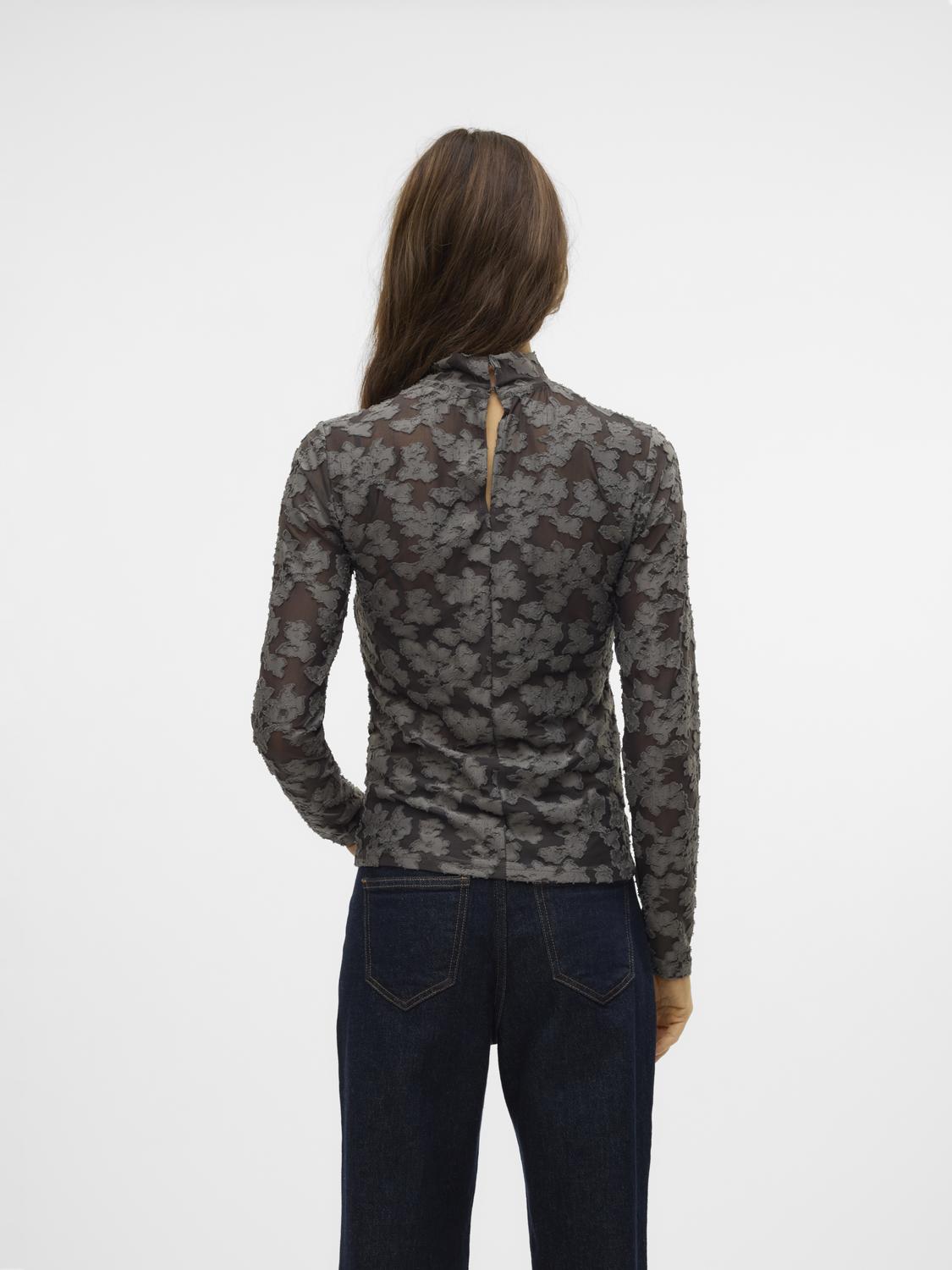 model_shot-back